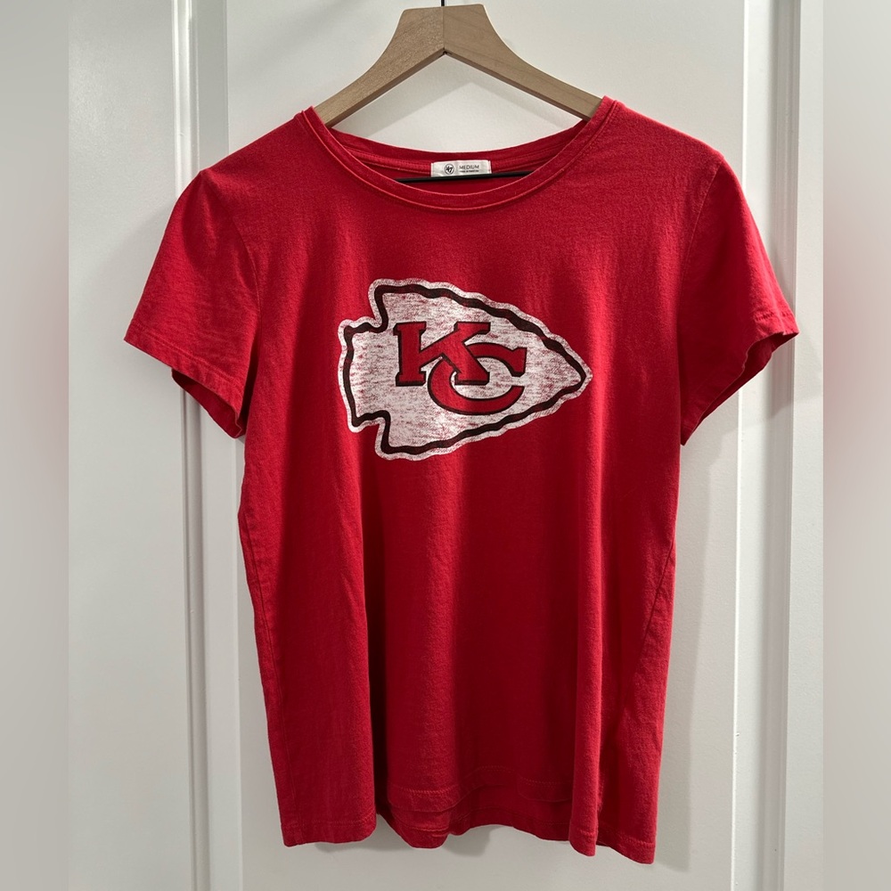 KANSAS CITY CHIEFS PREMIER '47 FRANKIE TEE WOMENS
